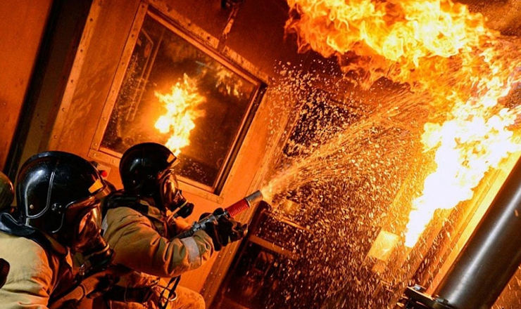 Огнеборците спасиха къща в Нови пазар
